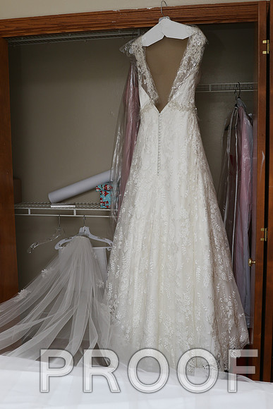 IF6A2759 Wedding photos bride preparing for the big day