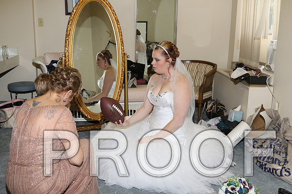 IF6A7860 Wedding - Bride with family and bridesmaids