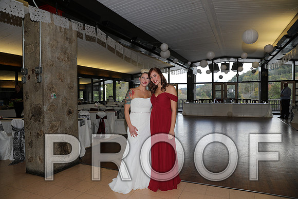 8L2A3197 Wedding Photos - The bride with family and bridesmaids