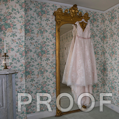 8L2A1183 aaa Wedding - Bride preparing for the big day with family and friends