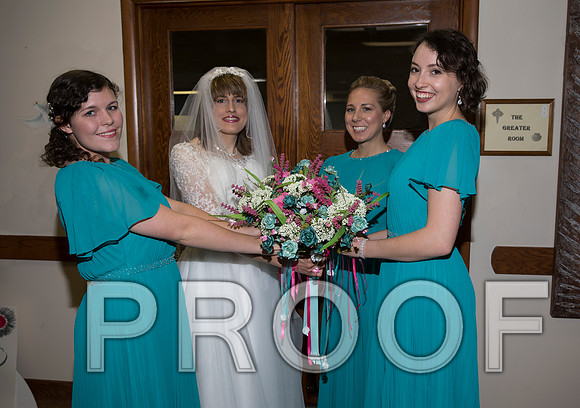 8L2A0679 aaa Wedding  The Bride with family and the bridemaids