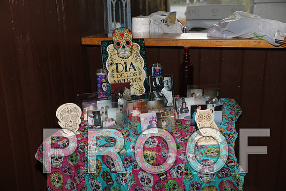 8L2A3183 Wedding Photos - The bride with family and bridesmaids