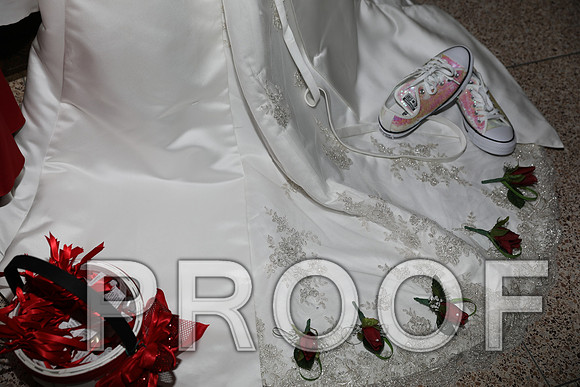 8L2A5495 Wedding Photos - Bride getting ready