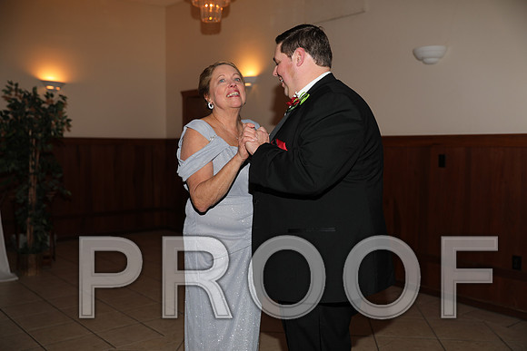 8L2A6505 Wedding Photos - Mother / Son Dance
