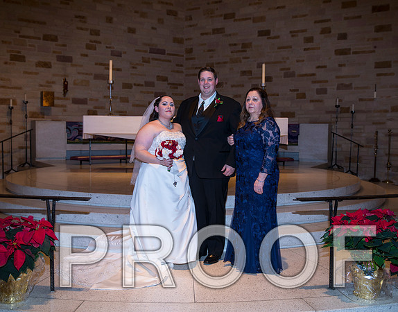 8L2A5904 aaa Wedding Photos - Bride & Groom with family