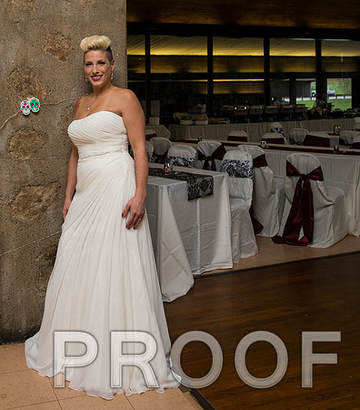 8L2A3202 aaa Wedding Photos - The bride with family and bridesmaids