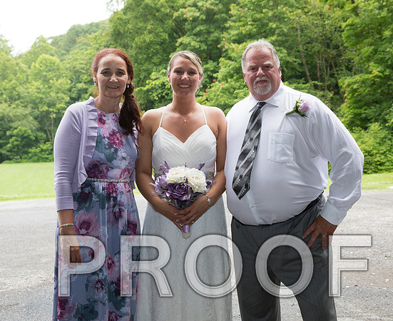 8L2A2218 aaa Wedding - The bride and groom with family