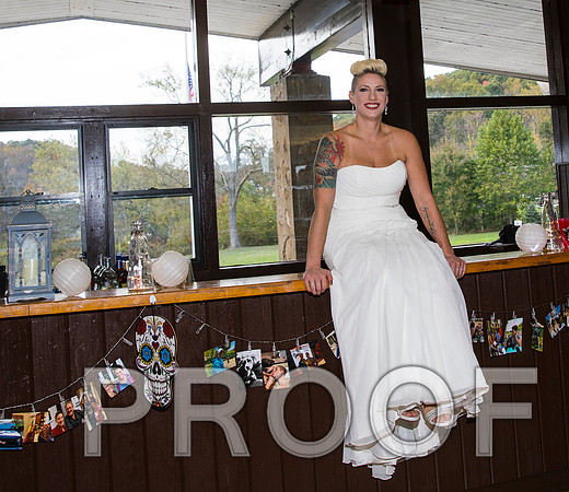 8L2A3206 aaa Wedding Photos - The bride with family and bridesmaids