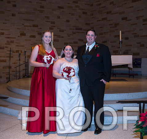 8L2A5930 aaa Wedding Photos - Bride & Groom with family