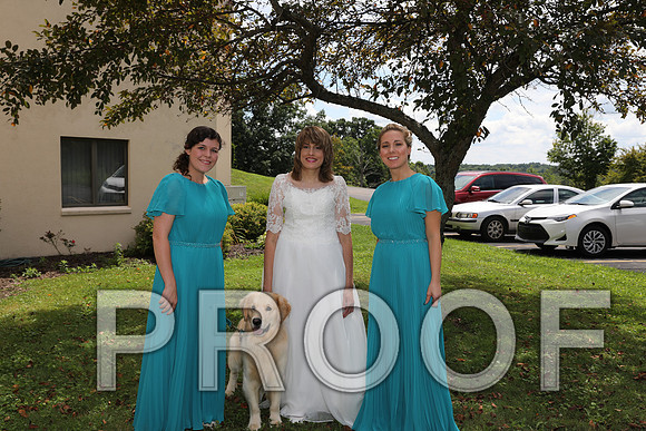 8L2A0590 Wedding  The Bride with family and the bridemaids