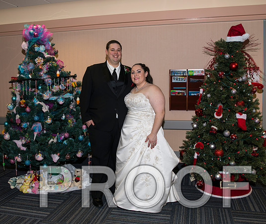 8L2A6062 aaa Wedding Photos - Bride & Groom with the bridal party