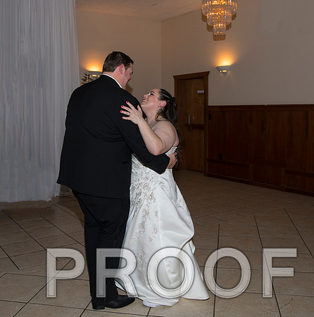 8L2A6332 aaa Wedding Photos - The first dance