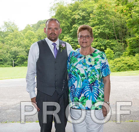 8L2A2249 aaa Wedding - The bride and groom with family