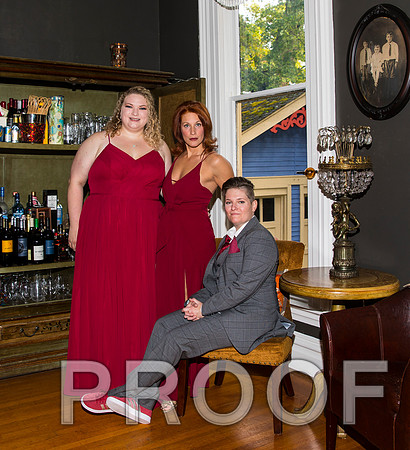 8L2A3173 aaa Wedding Photos - The groom and family getting ready