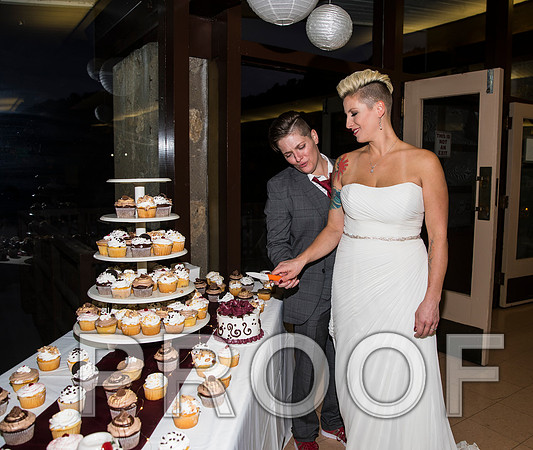 8L2A3666 aaa Wedding Photos - Cutting the cake
