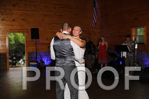 8L2A2707 Wedding - First Dance