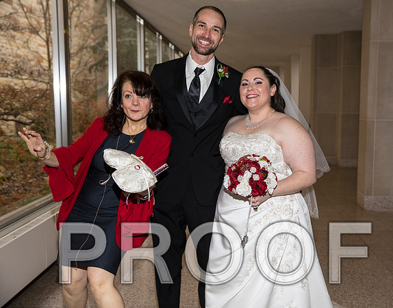 8L2A5606 aaa Wedding Photos - Bride with bridal party and family