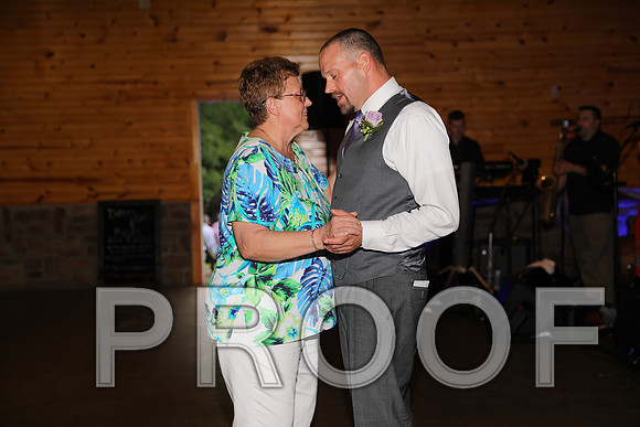 8L2A2768 Wedding - Mother / Son Dance