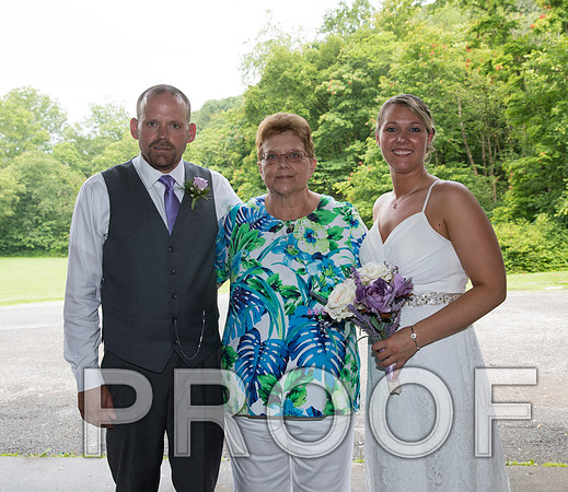 8L2A2254 aaa Wedding - The bride and groom with family