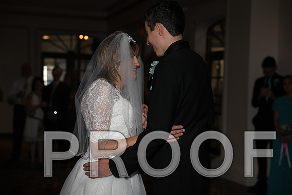 8L2A1257 Wedding First Dance