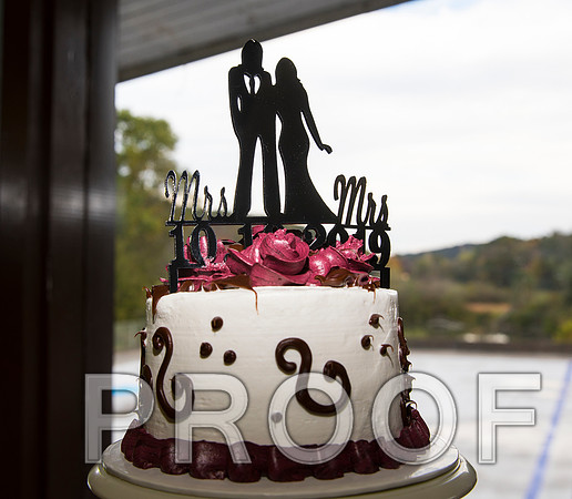 8L2A3231 aaa Wedding Photos - The bride with family and bridesmaids