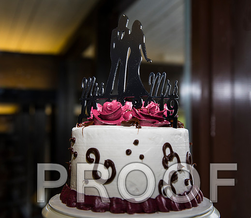 8L2A3228 aaa Wedding Photos - The bride with family and bridesmaids