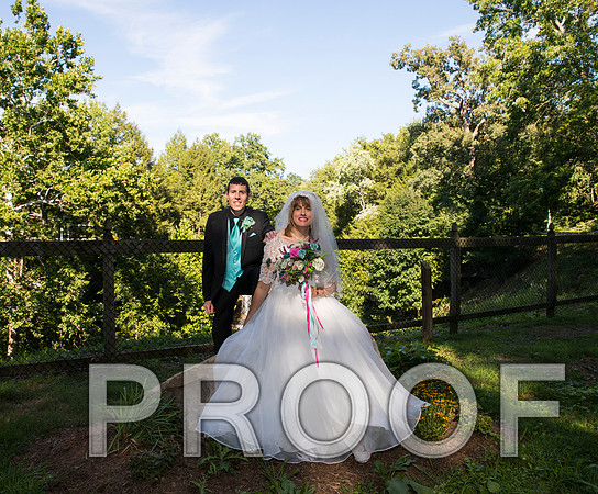 8L2A1205 aaa Wedding - Bride and groom with family and bridal party