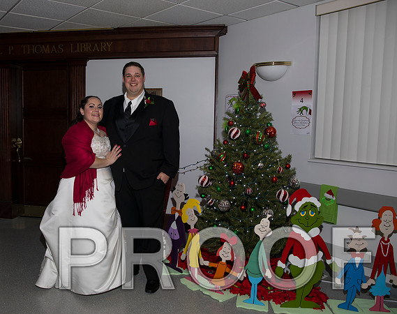 8L2A6046 aaa Wedding Photos - Bride & Groom with the bridal party