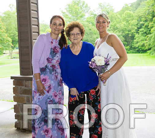 8L2A2158 aaa Wedding - The bride and groom with family