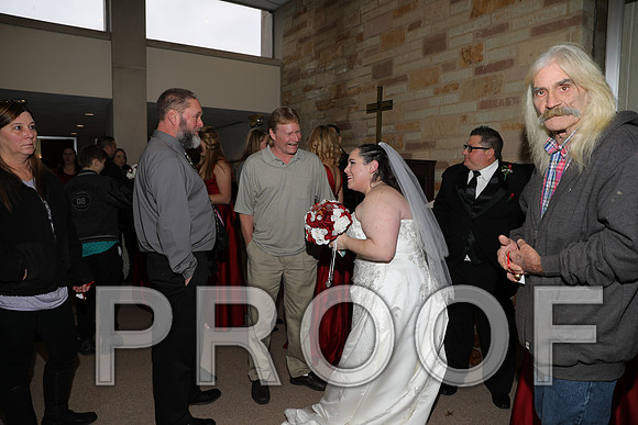 8L2A5890 Wedding Photos - Bride & Groom with family