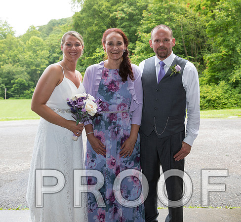 8L2A2182 aaa Wedding - The bride and groom with family