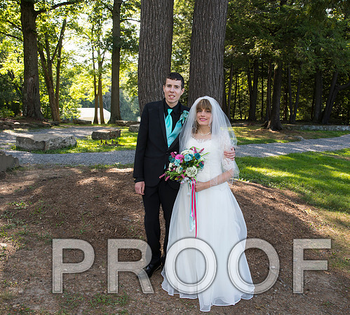 8L2A1173 aaa Wedding - Bride and groom with family and bridal party