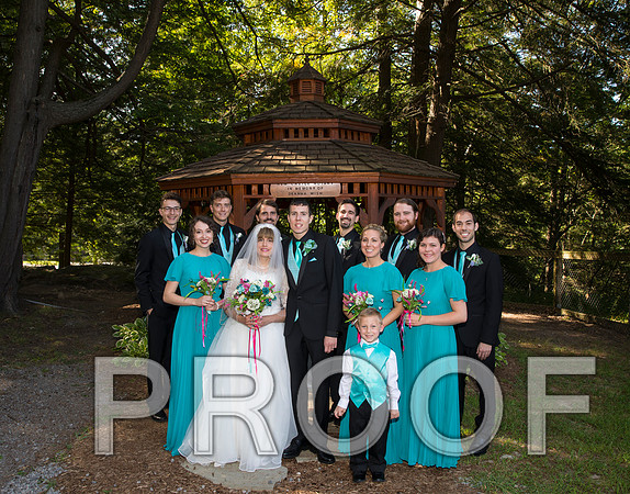 8L2A1189 aaa Wedding - Bride and groom with family and bridal party