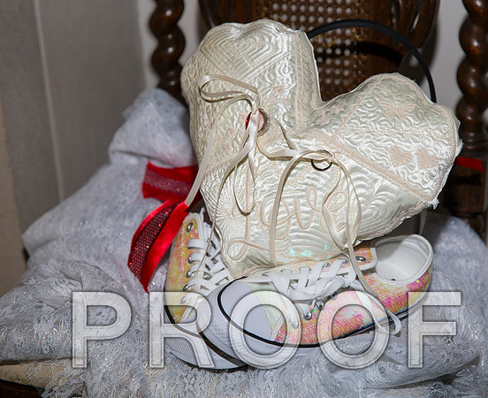 8L2A5505 aaa Wedding Photos - Bride getting ready