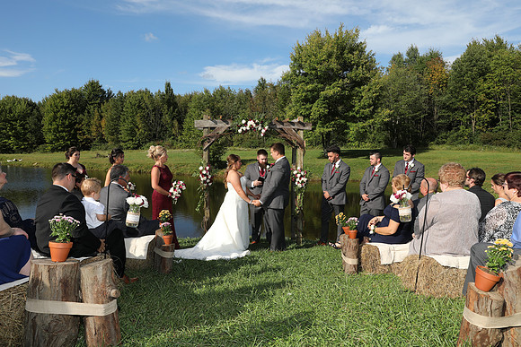 8L2A4391  Wedding Photos the ceremony at Hartford Hill Winery