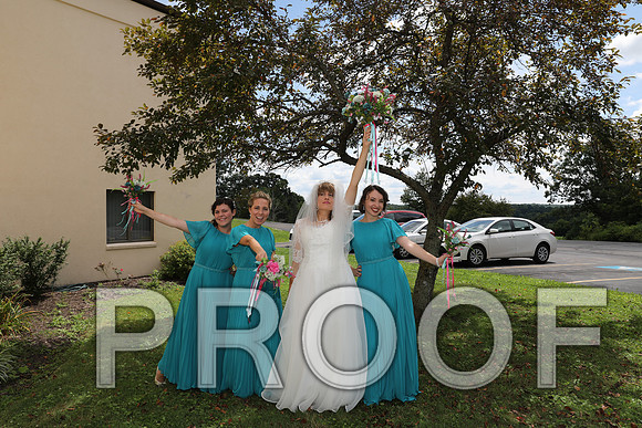 8L2A0694 Wedding  The Bride with family and the bridemaids
