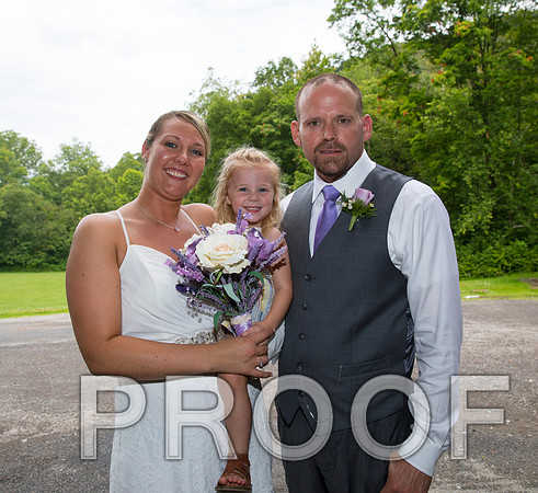 8L2A2242 aaa Wedding - The bride and groom with family