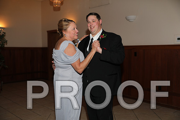 8L2A6503 Wedding Photos - Mother / Son Dance