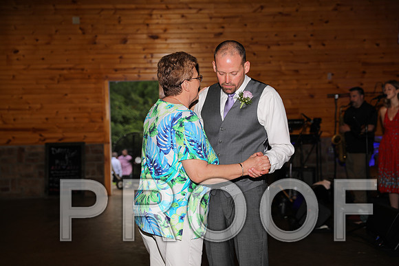 8L2A2766 Wedding - Mother / Son Dance