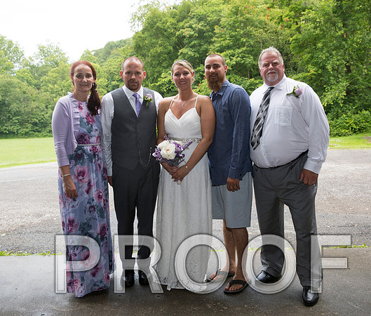 8L2A2227 aaa Wedding - The bride and groom with family