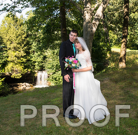 8L2A1154 aaa Wedding - Bride and groom with family and bridal party