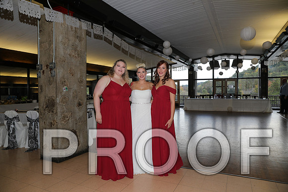 8L2A3199 Wedding Photos - The bride with family and bridesmaids