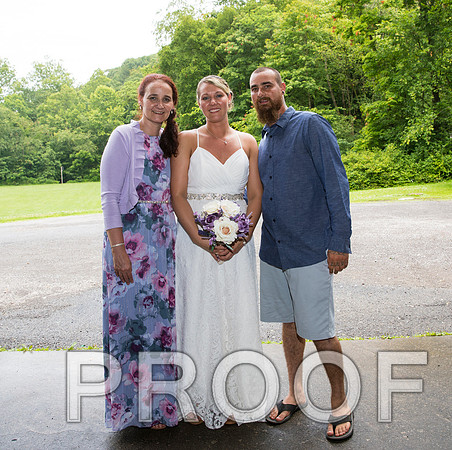 8L2A2168 aaa Wedding - The bride and groom with family
