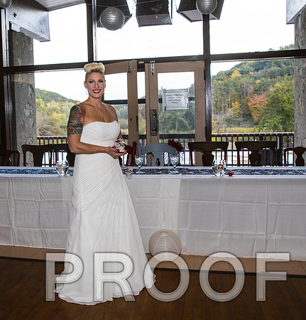 8L2A3192 aaa Wedding Photos - The bride with family and bridesmaids