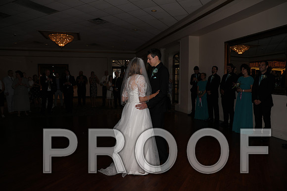 8L2A1258 Wedding First Dance
