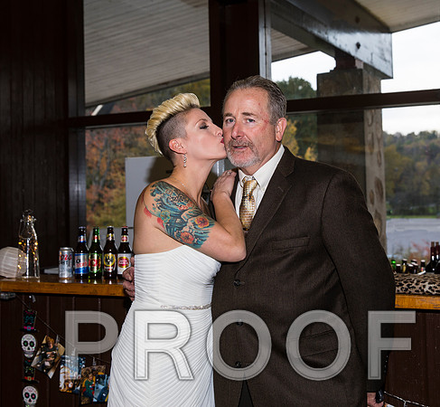 8L2A3249 aaa Wedding Photos - The bride with family and bridesmaids