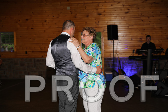 8L2A2770 Wedding - Mother / Son Dance