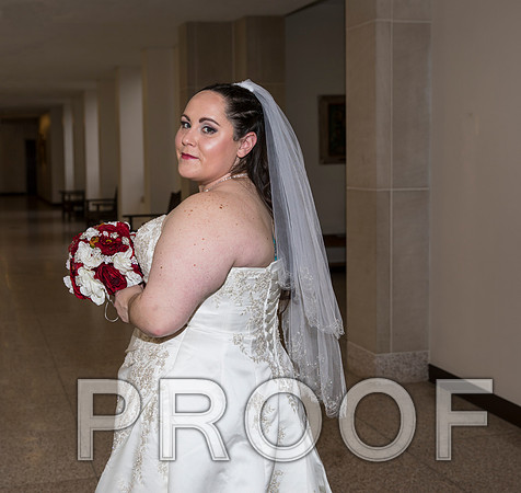 8L2A5605 aaa Wedding Photos - Bride with bridal party and family