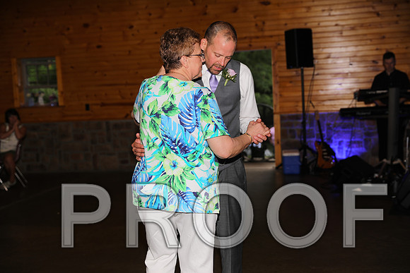 8L2A2773 Wedding - Mother / Son Dance