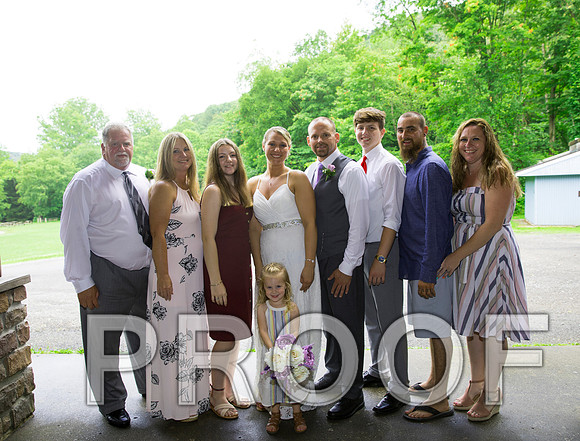 8L2A2200 aaa Wedding - The bride and groom with family